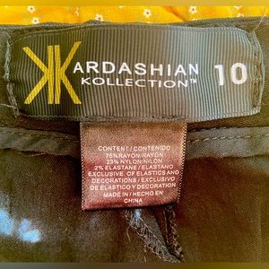 Kardashian pants vintage. Excellent condition. Gold tone hardware. Size 10.